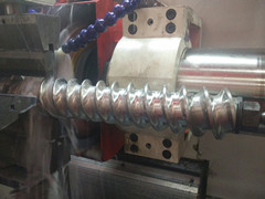 我公司生產的8米螺桿銑床已加工完畢